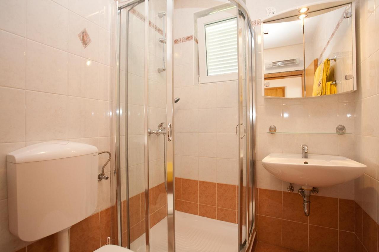 Apartments Glibo Near The Sea And Town Center! Krk Town Exteriör bild