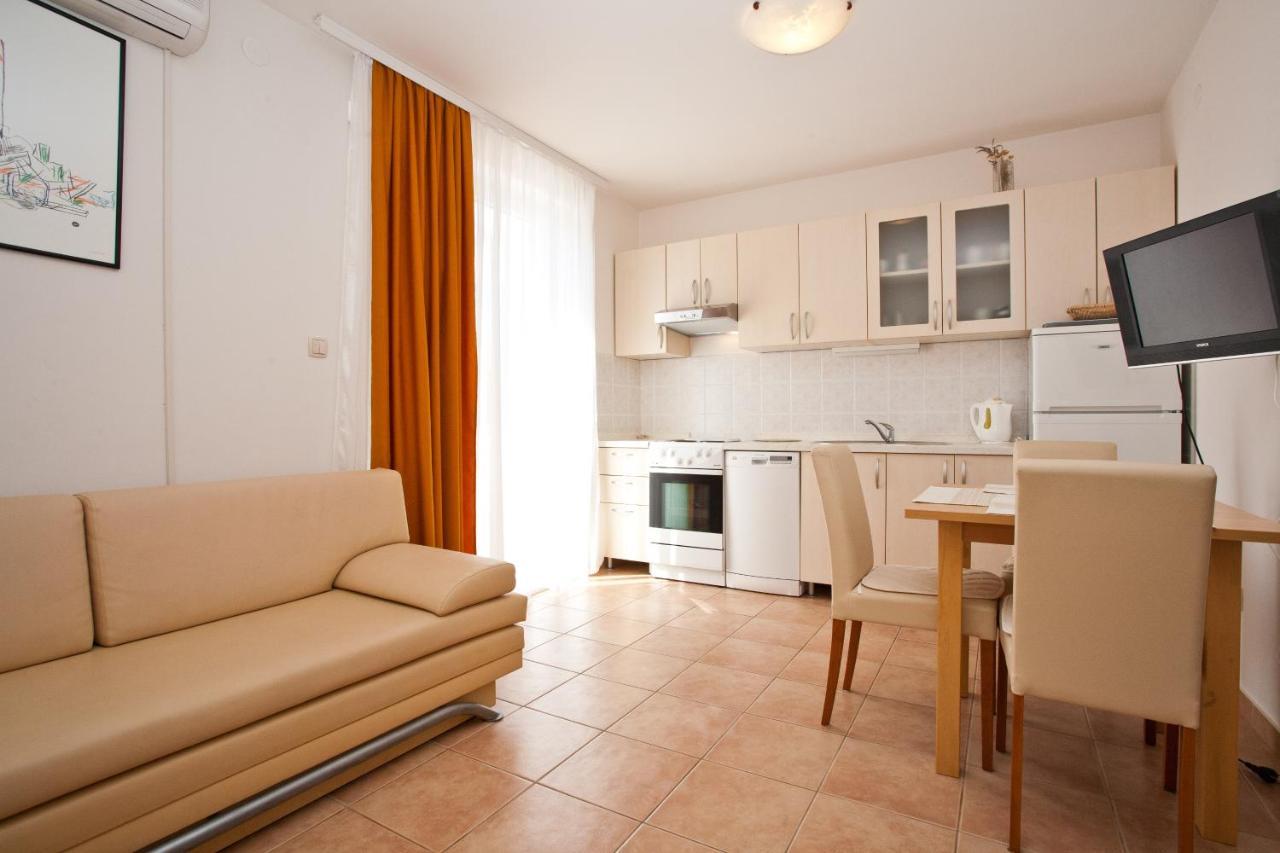 Apartments Glibo Near The Sea And Town Center! Krk Town Exteriör bild