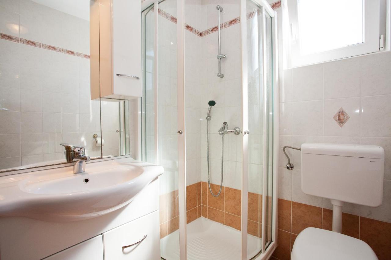 Apartments Glibo Near The Sea And Town Center! Krk Town Exteriör bild
