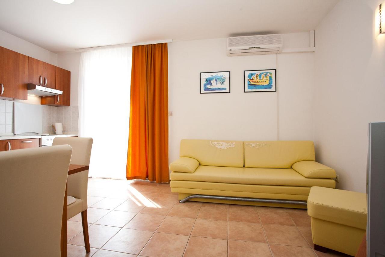 Apartments Glibo Near The Sea And Town Center! Krk Town Exteriör bild